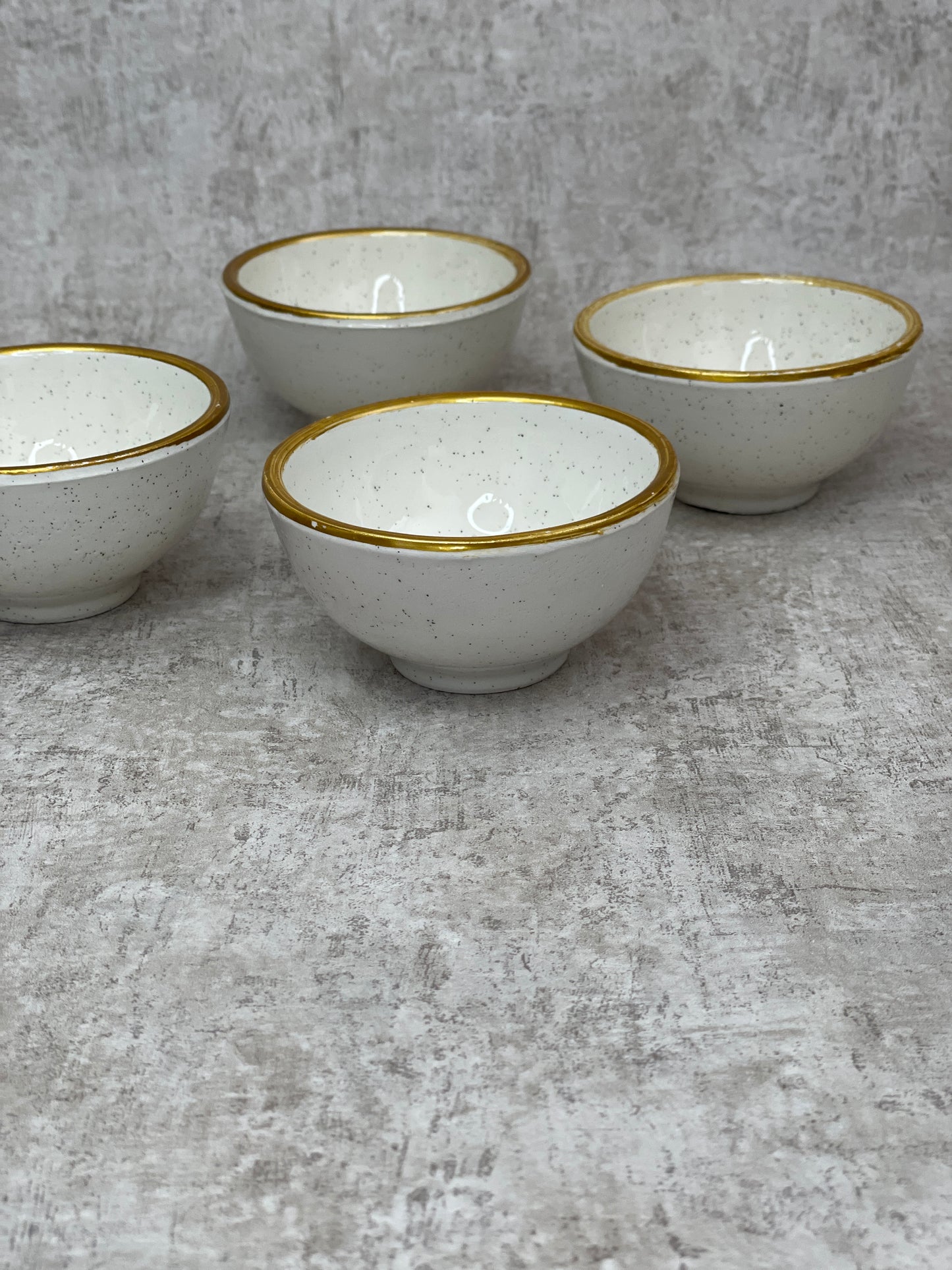 Dip Schalen beige-gold aus Porzellan