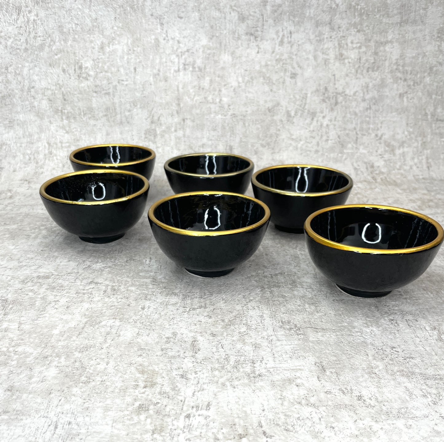 Dip Schalen schwarz-gold aus Porzellan